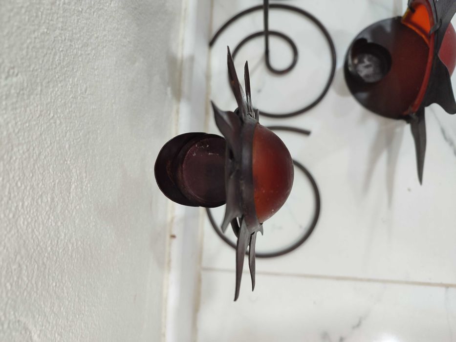 11 porta velas altos em metal e vidro com formato Sol