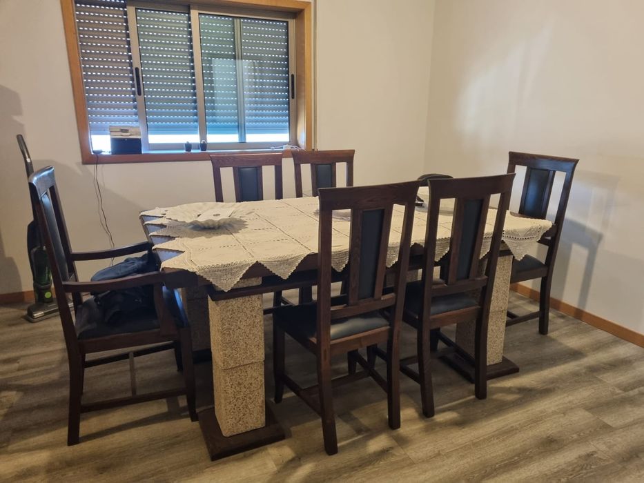 Mesa de jantar de sala em granito