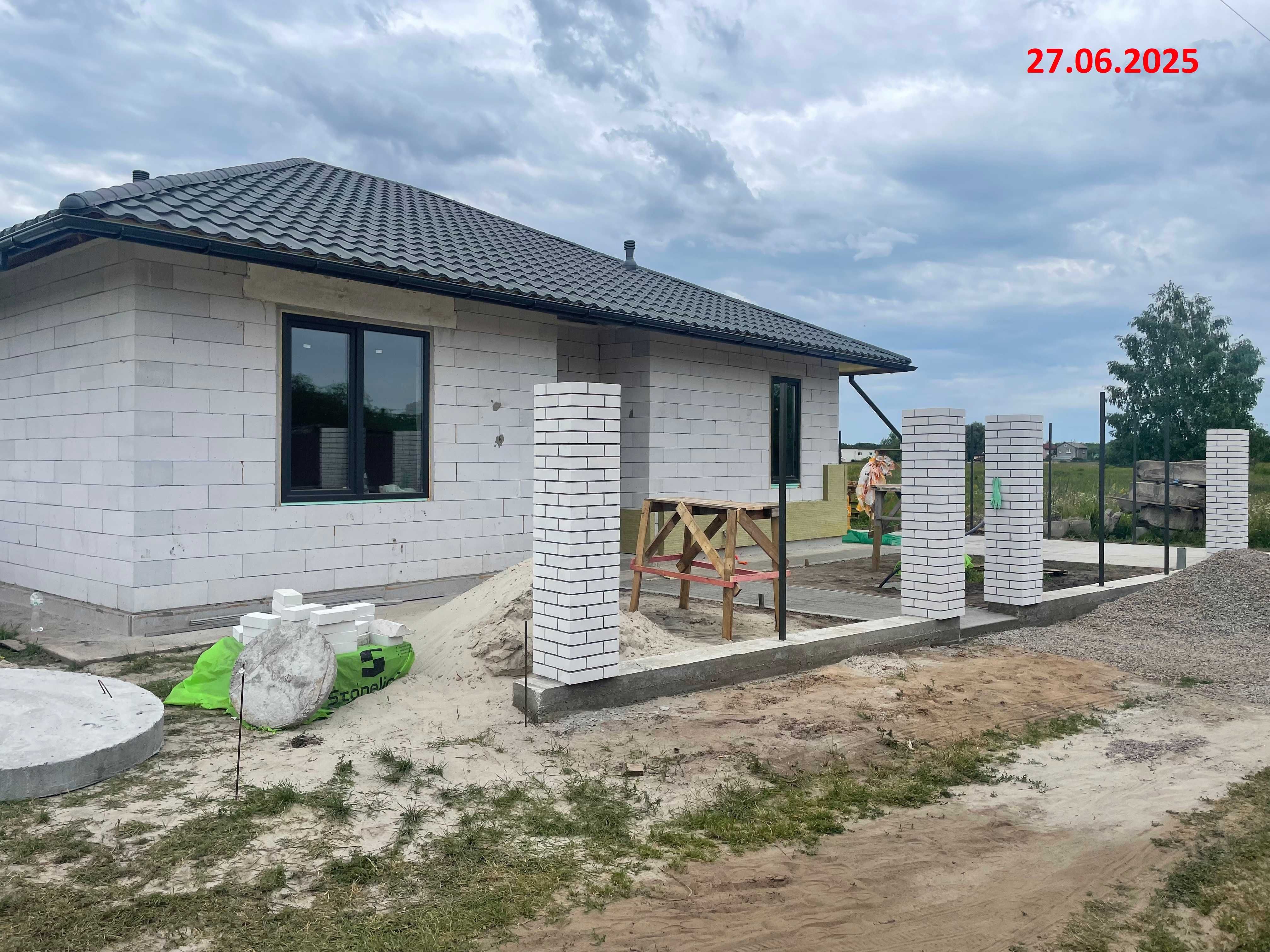 Одноповерховий будинок 107м2. Біля лісу та обвідного каналу.