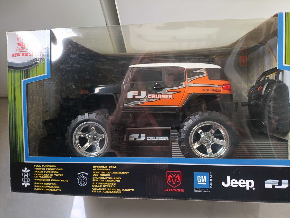 Carro telecomandado Jeep FJ Cruiser