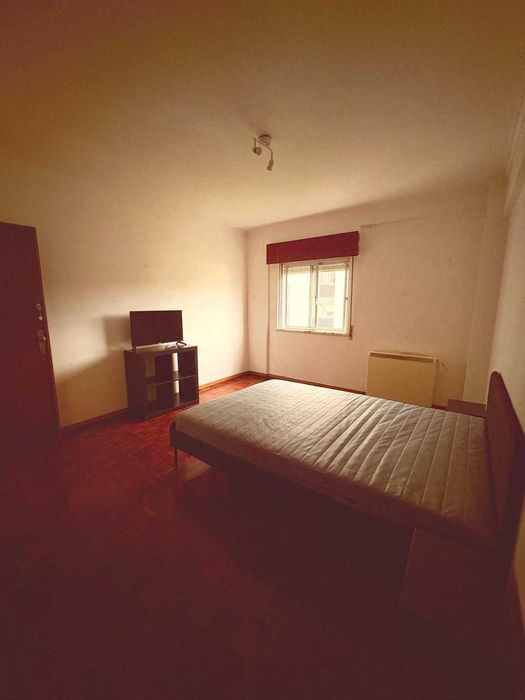Quarto Casal para arrendar em Rio de Mouro
