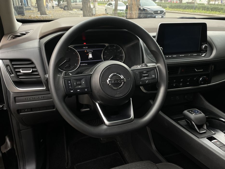 Nissan Rogue 2021 року, 2.5 бензин, комплектація S