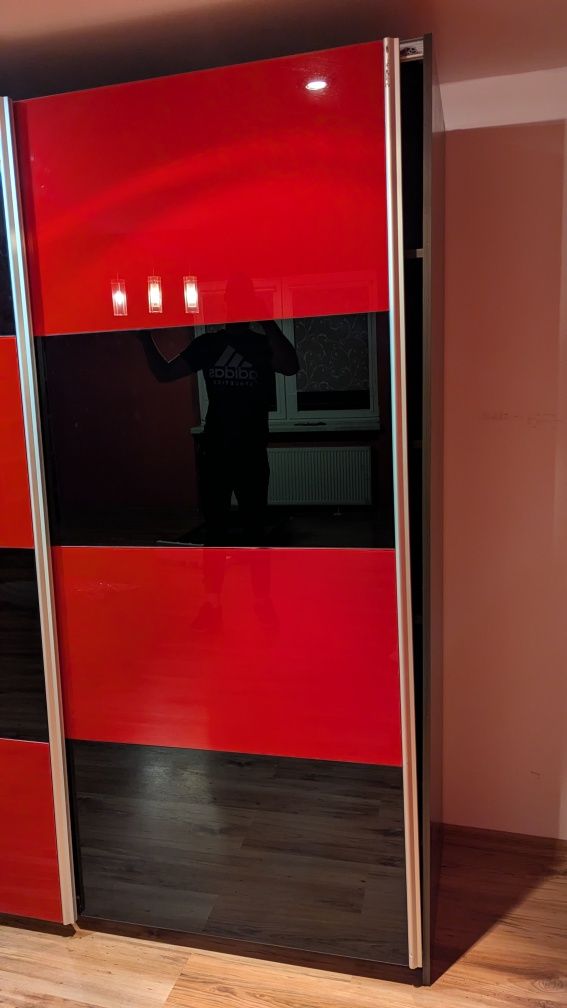 Duża szafa przesuwna