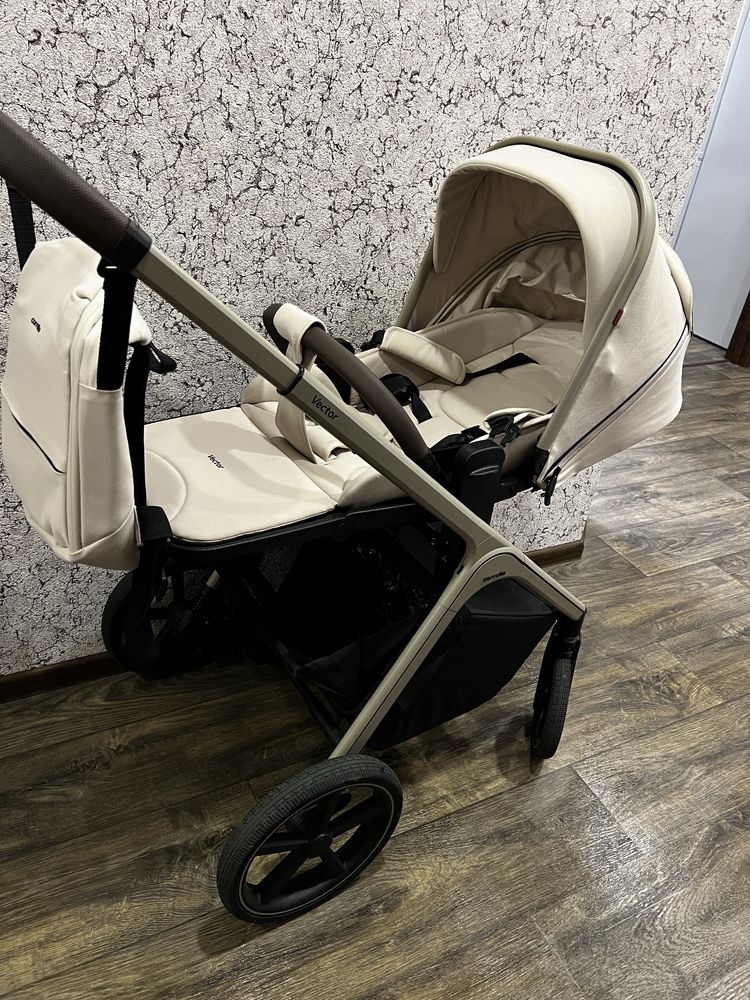 Продам коляску Carello vector