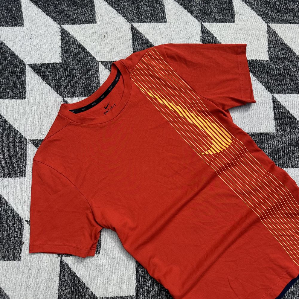 Нова футболка Nike S