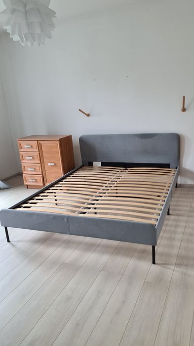 Slattum 160x200 rama  bez materaca i desek.