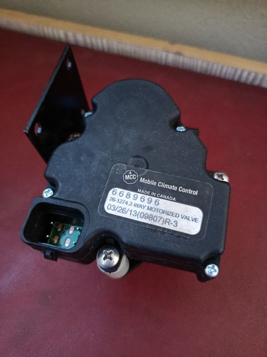 Електроклапан пічки Бобкет Bobcat 6689696 Valve Heater Cab