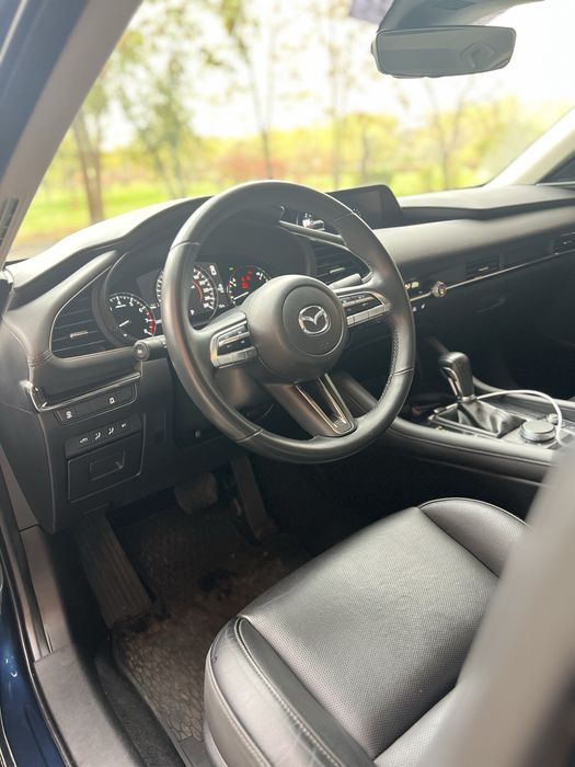Мазда 3 Mazda 3 21 рік
