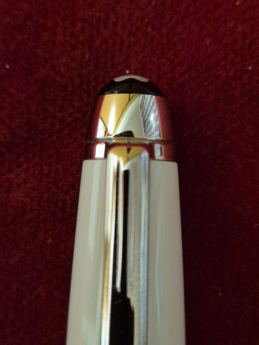 Montblanc Meisterstuck tribute to the Mont Blanc.