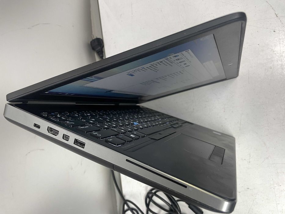 Ноутбук Dell Precision 7520 экран 17 FullHD/ Core i7/ Radeon Pro