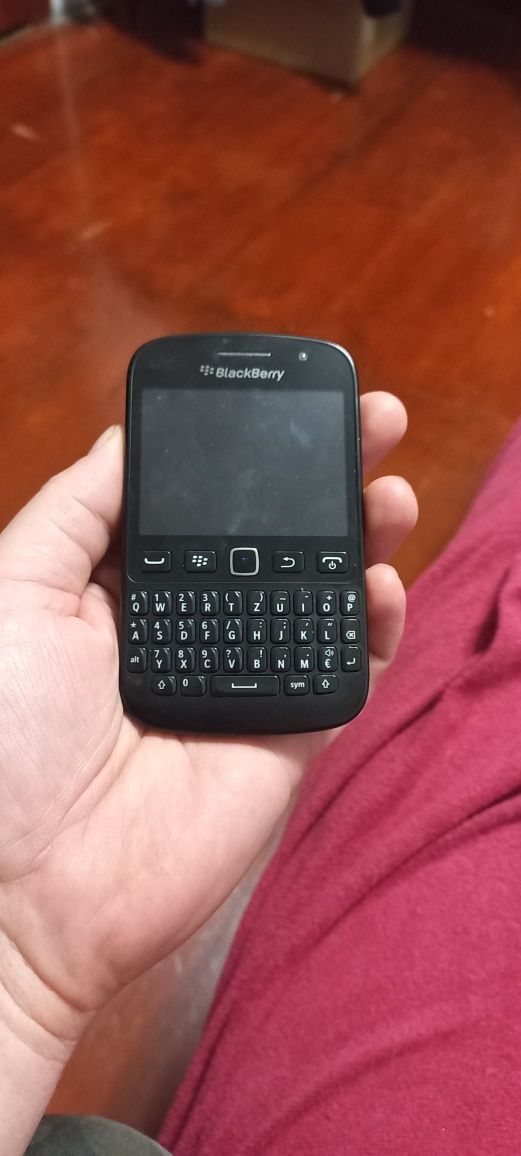 Продам телефон blackberry 9720