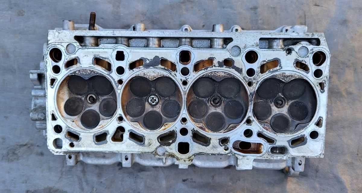 Głowica lewa AUDI A6 C5 4,2  , A8 D2 D3  3,7  , 4,2  .