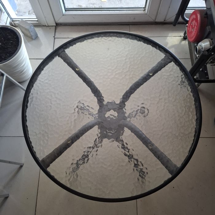 Продам стіл з стільцями