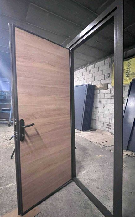 Металеві тамбурні двері