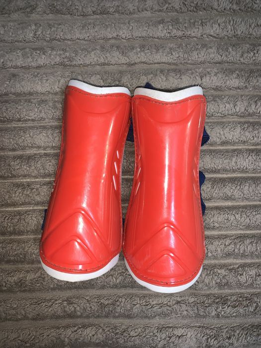 Щитки футбольні