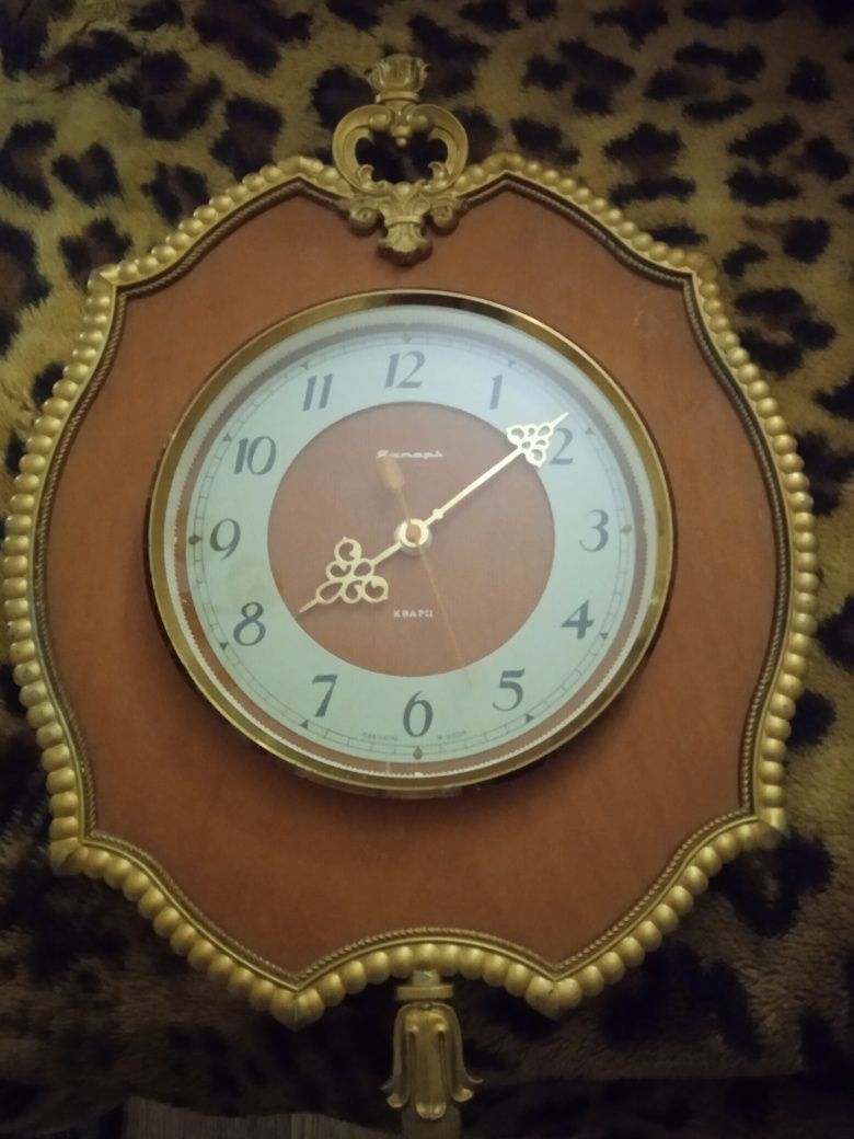 Продам настенные часы Янтарь