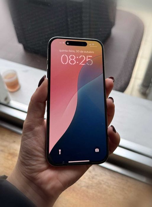 Iphone 15 Pro - Prateado