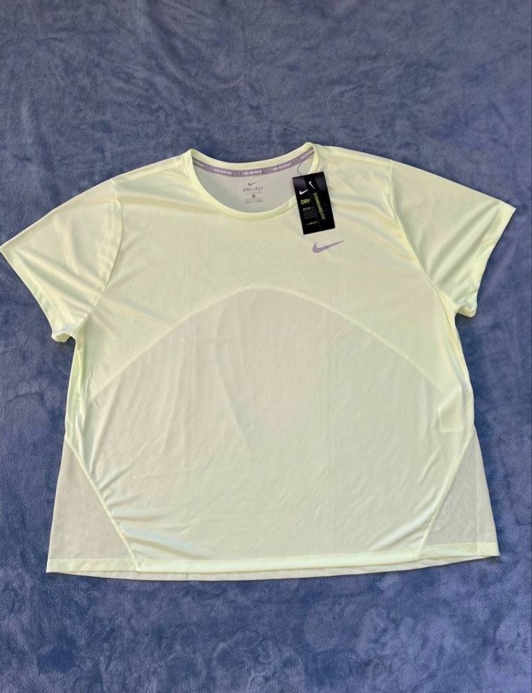 Nike Dri-Fit для тренування жіночий