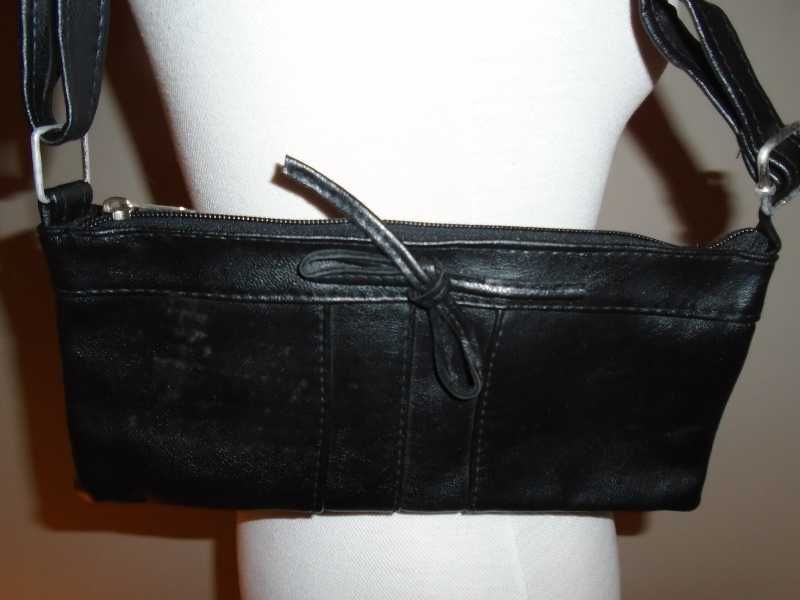 Mala vintage preta com lacinho