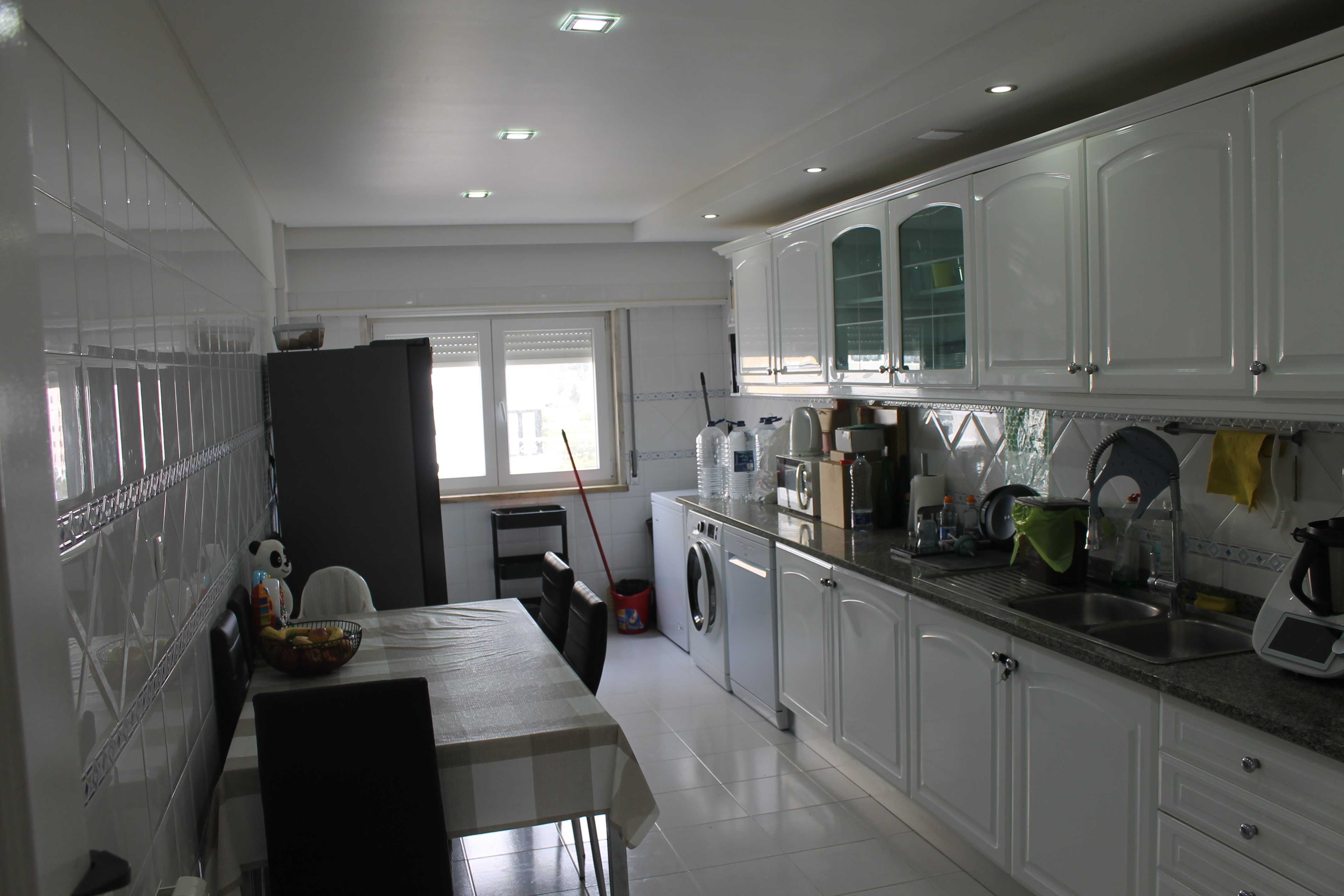Apartamento Duplex T4 com Garagem Privada – Tapada das Mercês, Sintra