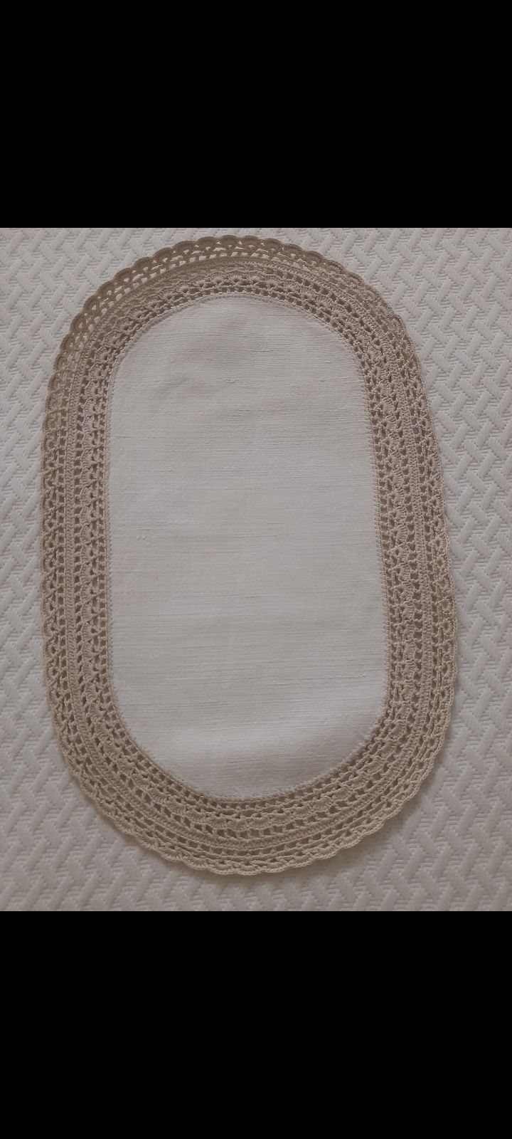 Conjunto de naperons feitos com linho caseiro e croché