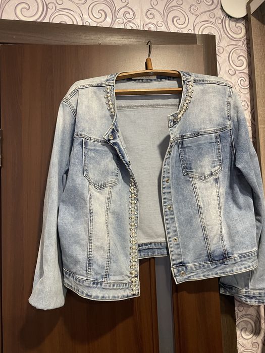 жіноча коротка джинсівка