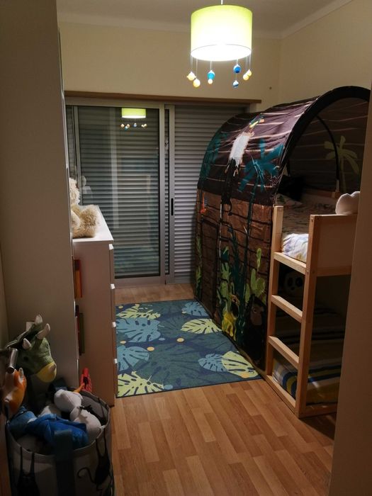 Mobília de Quarto Criança IKEA: cama KURA, colchão e acessórios