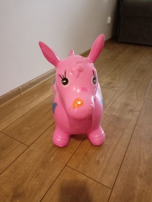 Skoczek różowy krowa