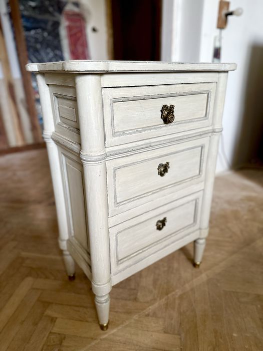 Szafka nocna stolik komoda szara francuska prowansalska jak Loberon