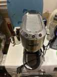 Ekspres kolbowy DeLonghi Dedica EC685.M + Akcesoria Neozuza