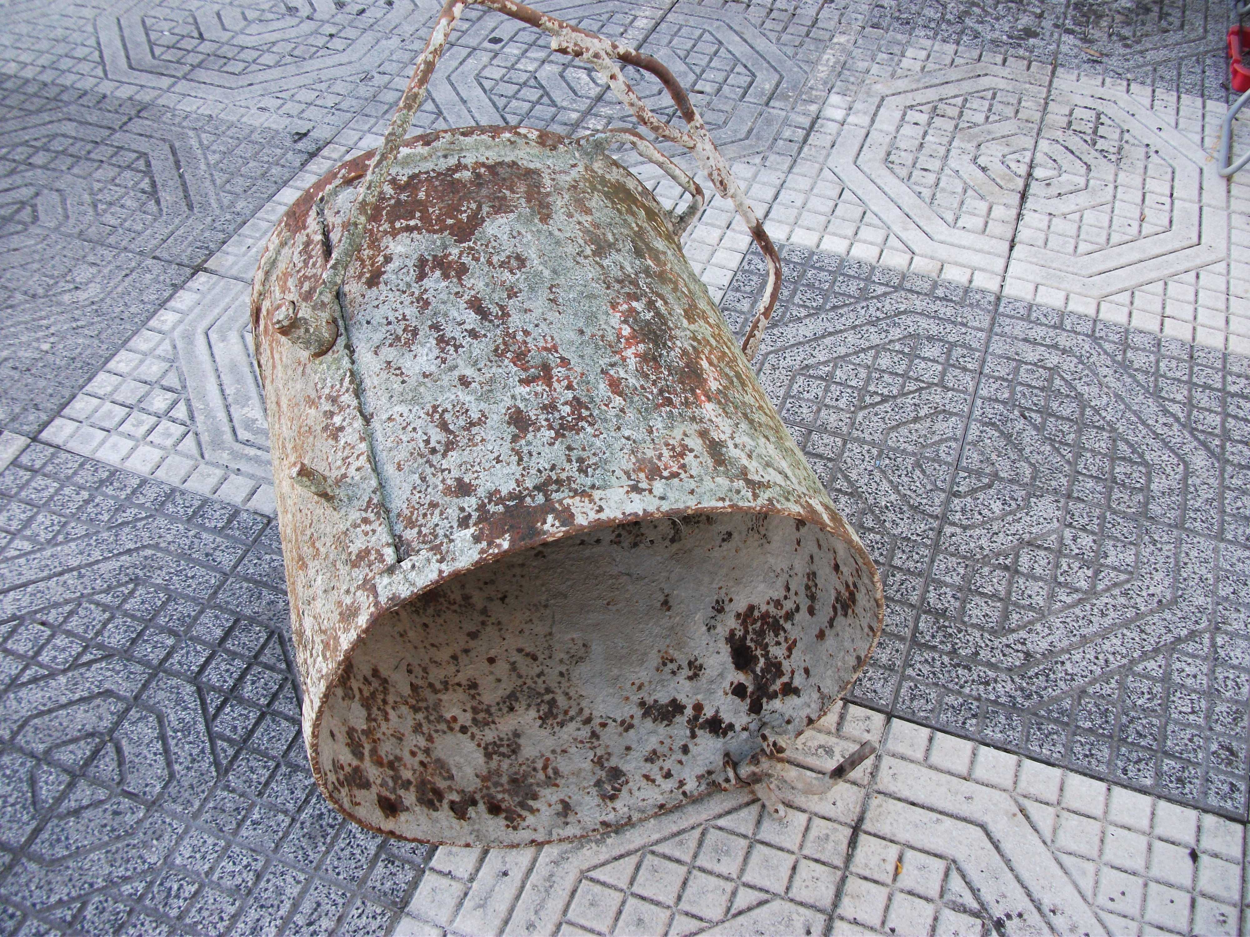 Balde para grueta para carrear betão em obras