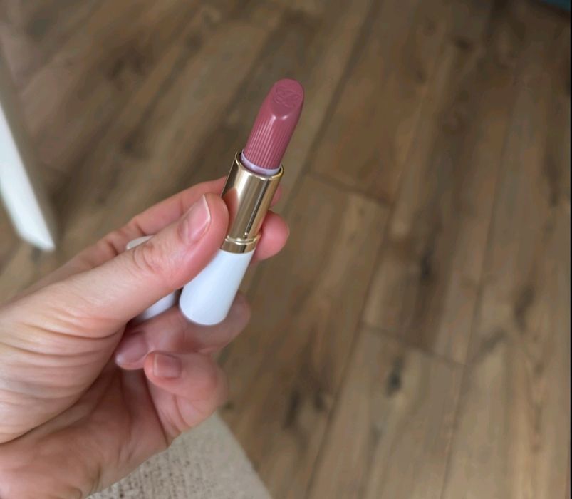 Посада  Estate Lauder 440