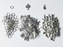 Ozdoby, metalowe elementy, drzewo sakiewka