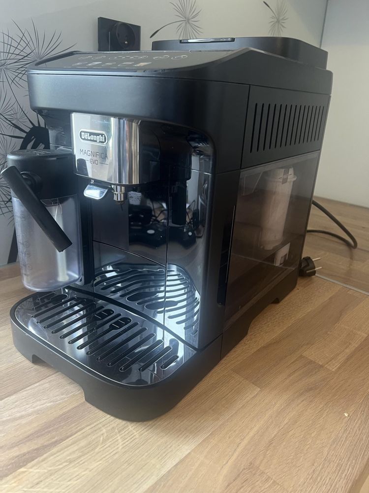 Ekspres do kawy delonghi magnifica evo