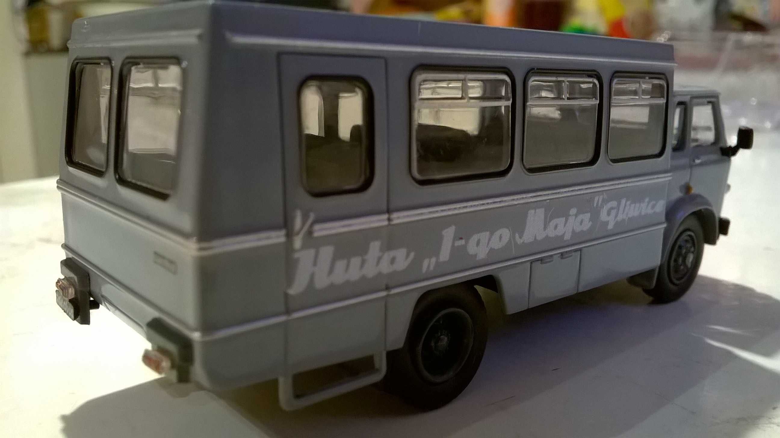 Star OSINOBUS z logo Huta 1-go Maja Gliwice; skala 1:72