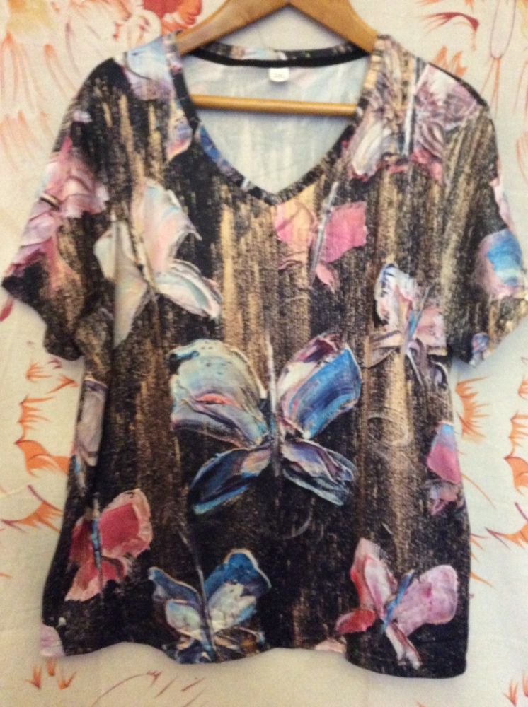 Блуза женская из вискозной ткани цветочной расцветки, р. 58-60.