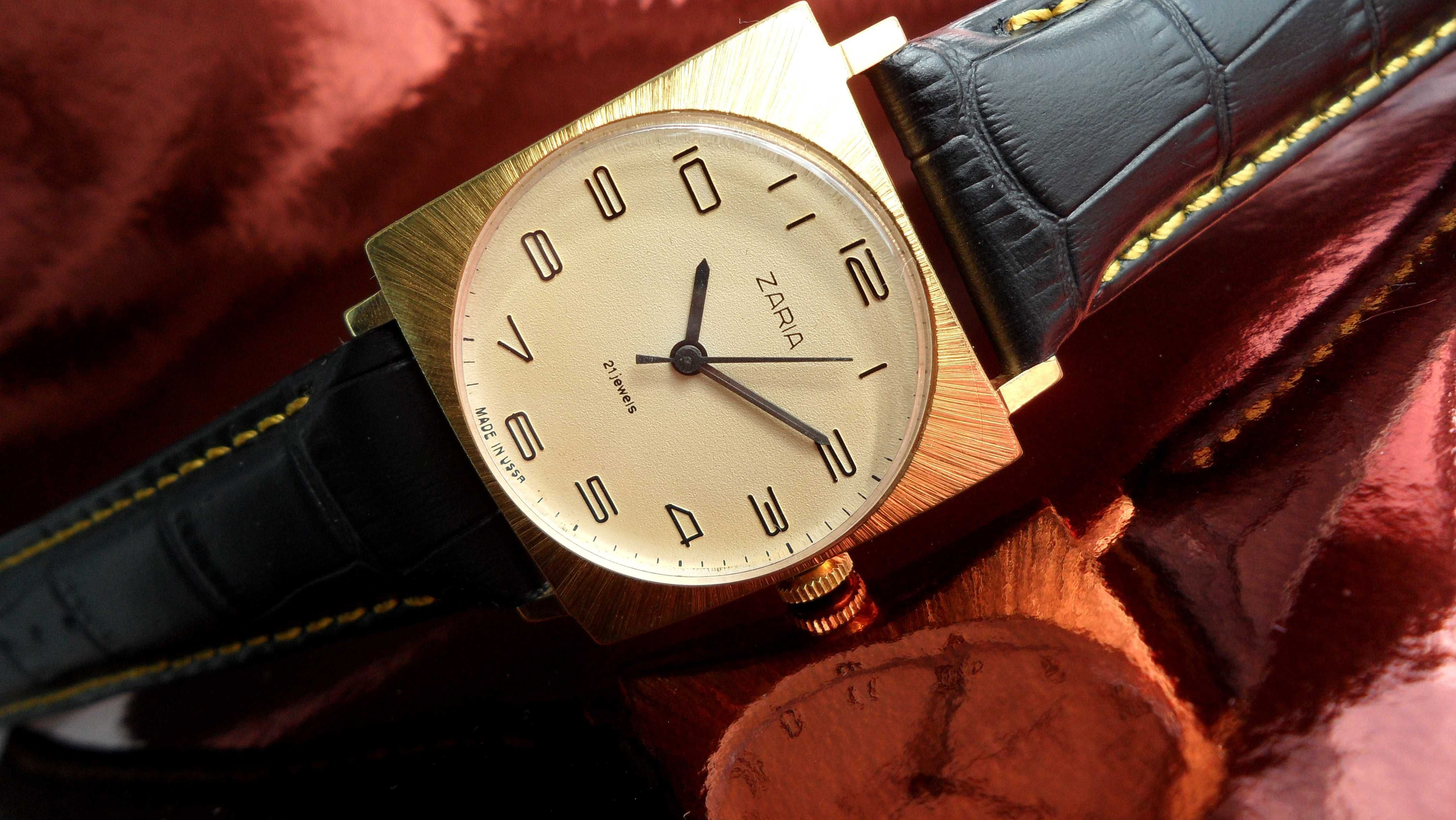 часы ЛУЧЕВОНЫЕ ПОЗОЛОЧЕННЫЕ  мужские, механика сделано в СССР 1972г.