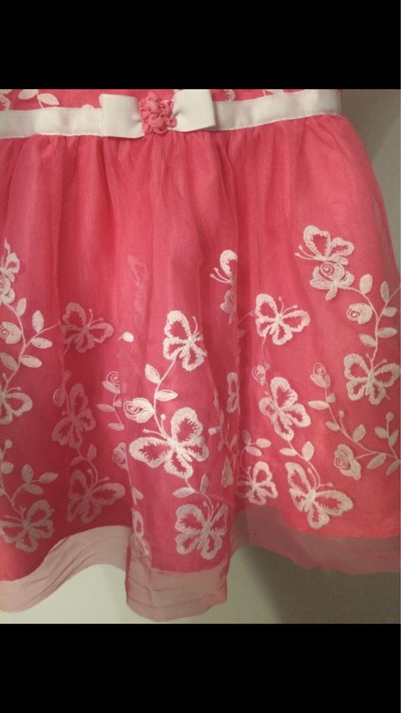Sukienka różowa z wyszywanym wzorem roz. 86