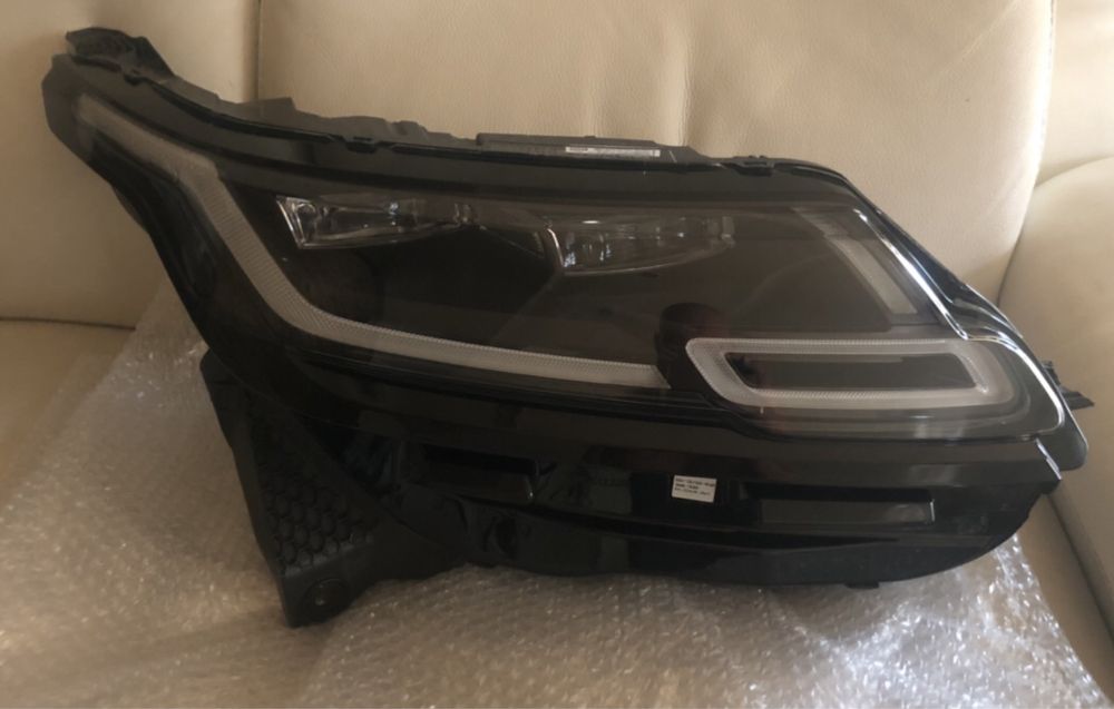 Range Rover Velar фара права