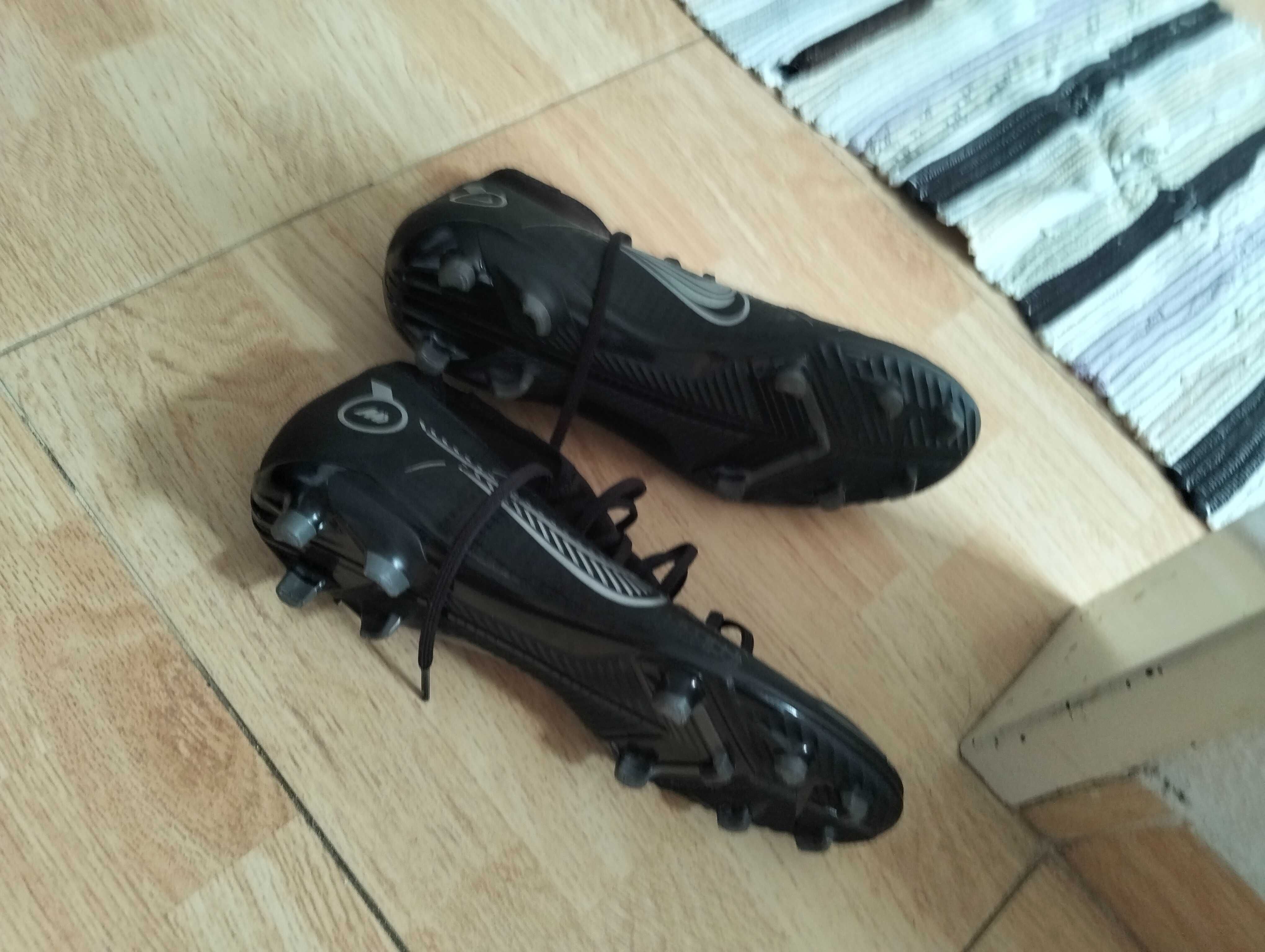 Chuteiras da Nike para quem joga em relvado
