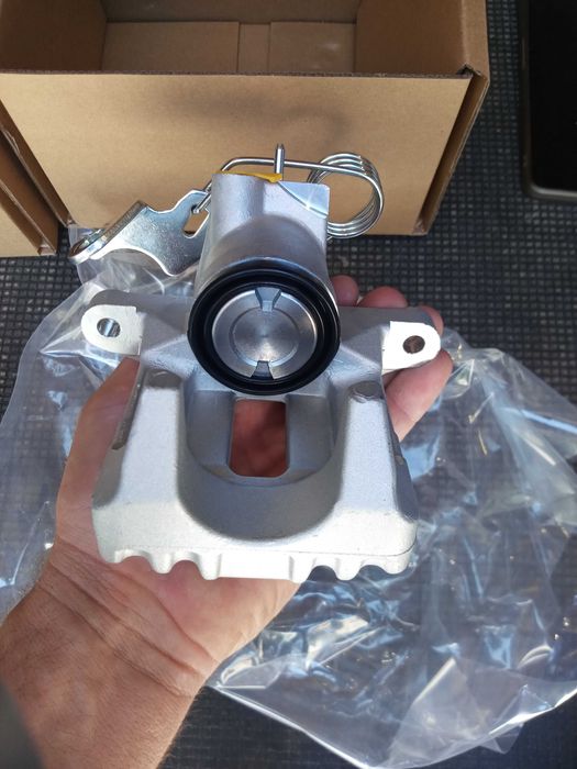 супорт зад Skoda SuperB Passat B5 Audi aA4 B5 A6 C4  A6 C5 Пассат Б5