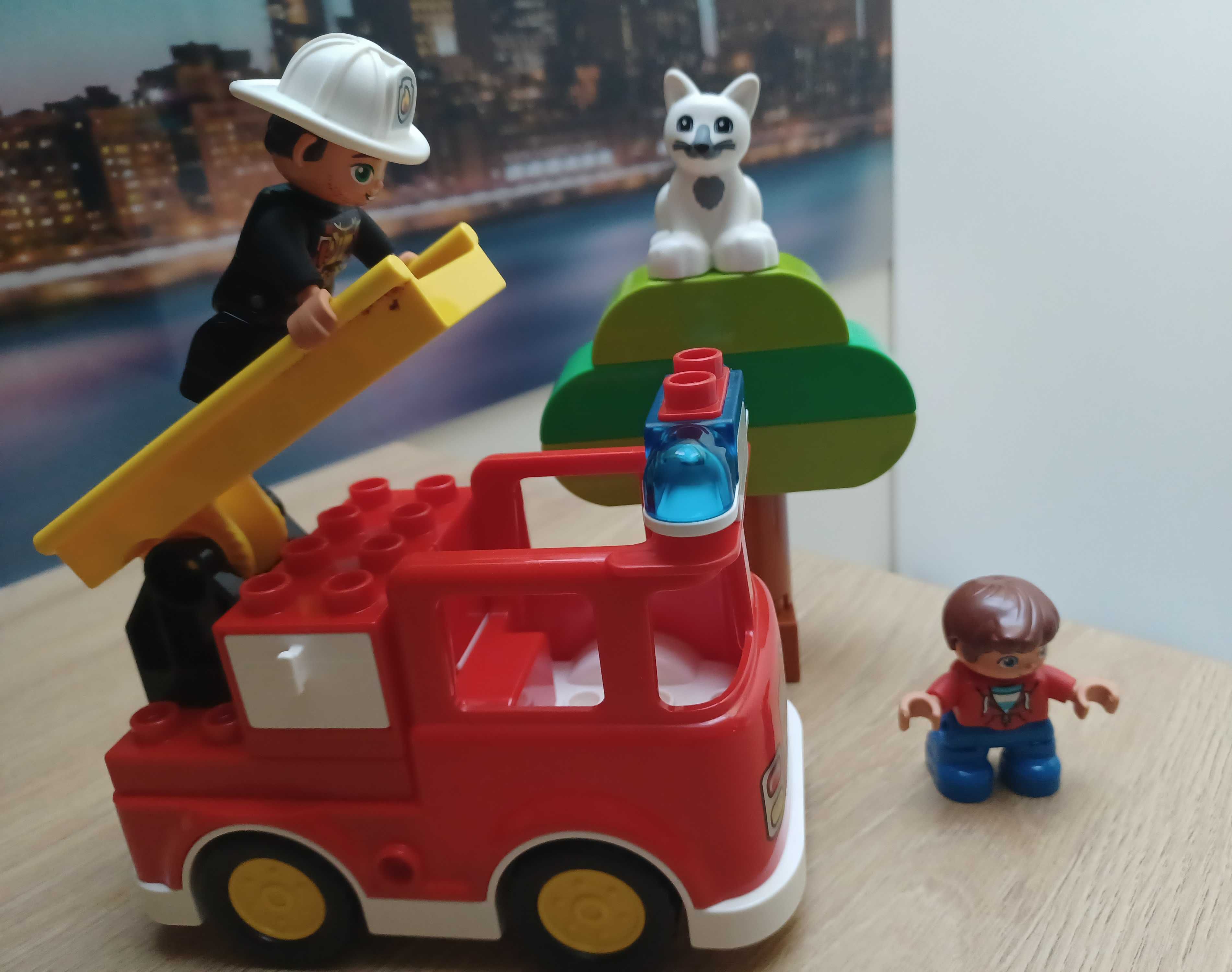 Lego Duplo 2 zestawy: wóz strażacki, mini samolot z warsztatem