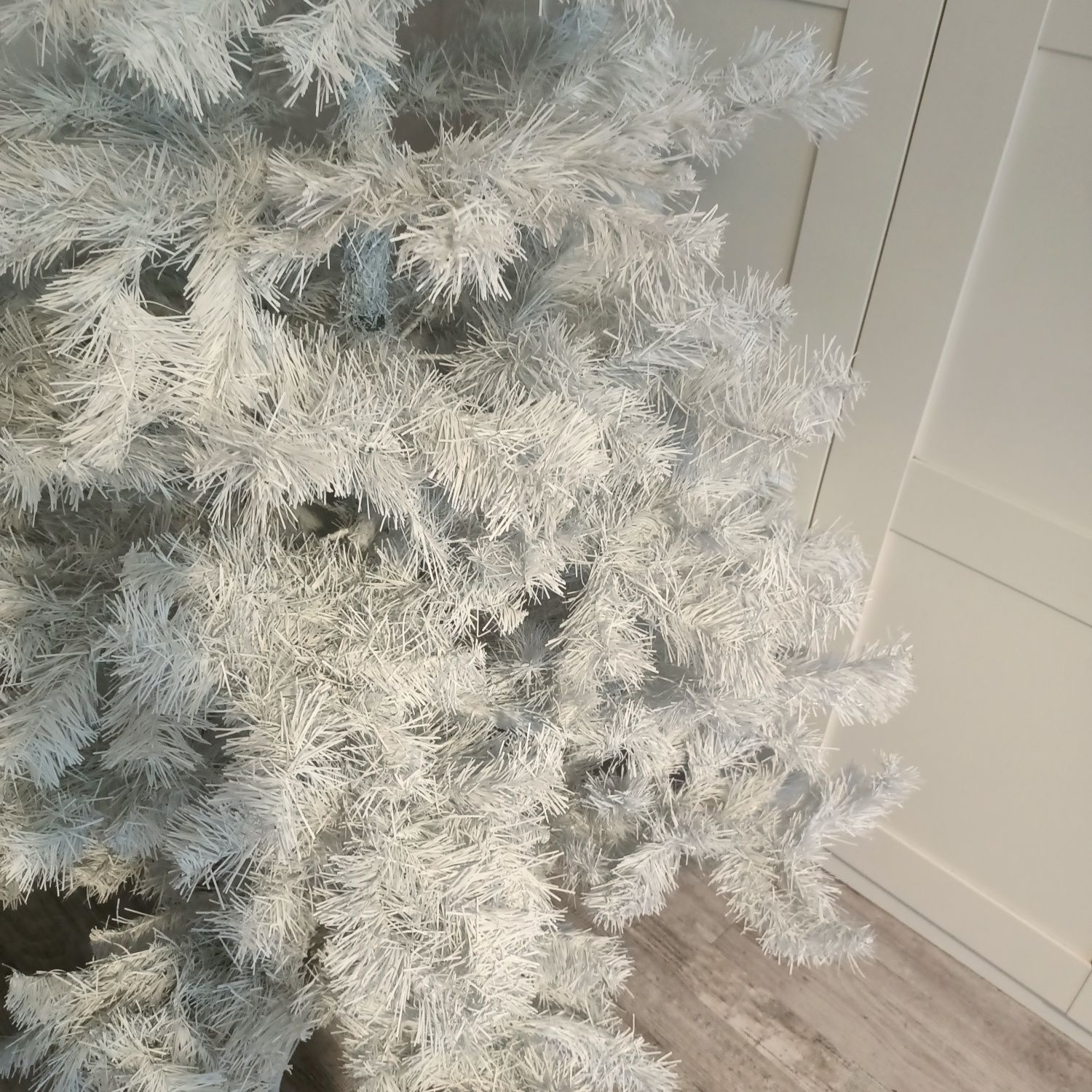 Choinka sztuczna biała satyna śnieżna ośnieżona 185cm