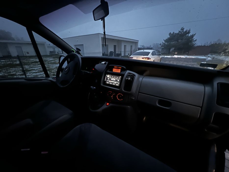 Opel vivaro 2001 zabudowa 6 miejsc brygadowka