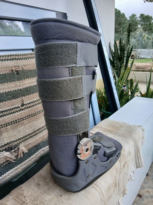 Bota walker usada um mês embom estado