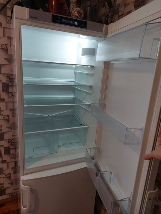 Холодильник двокамерний Electrolux