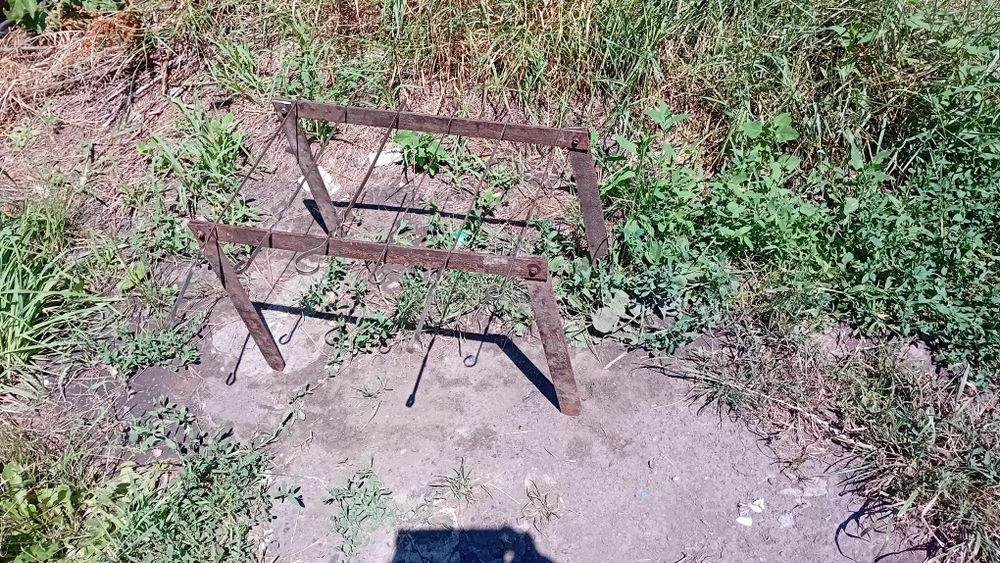 Мангал ,гантелі , запчастини до  сумки колісної