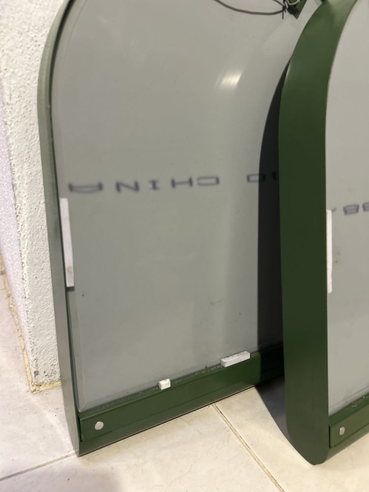 Espelho verde tropa com compartimento para os essenciais do dia a dia