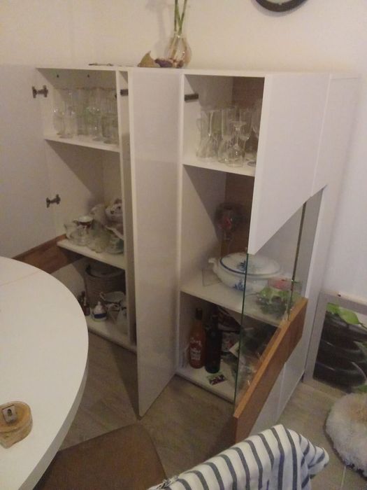 Mesa de jantar e aparador