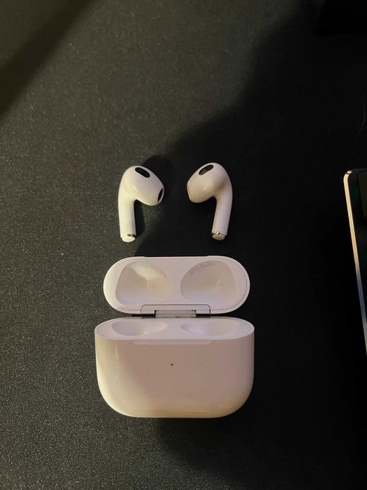 Apple AirPods 3 (uszkodzone) + Etui
